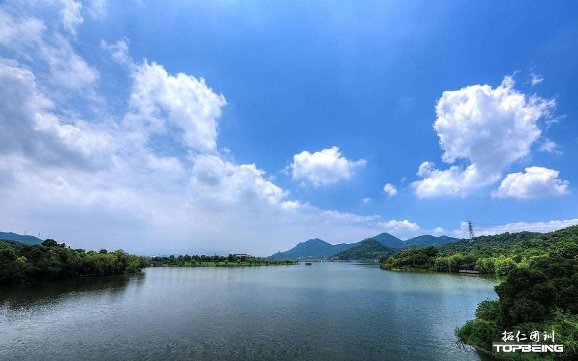 天高风清云淡