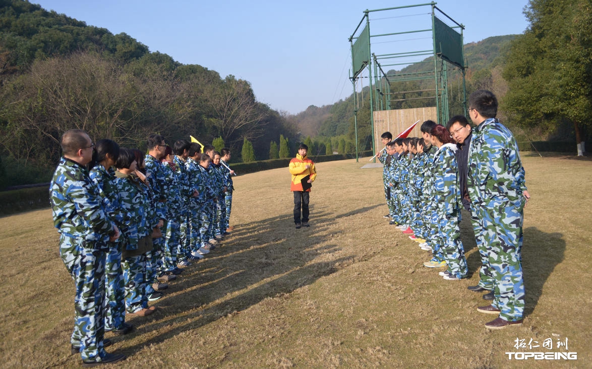 破冰场地及高空架