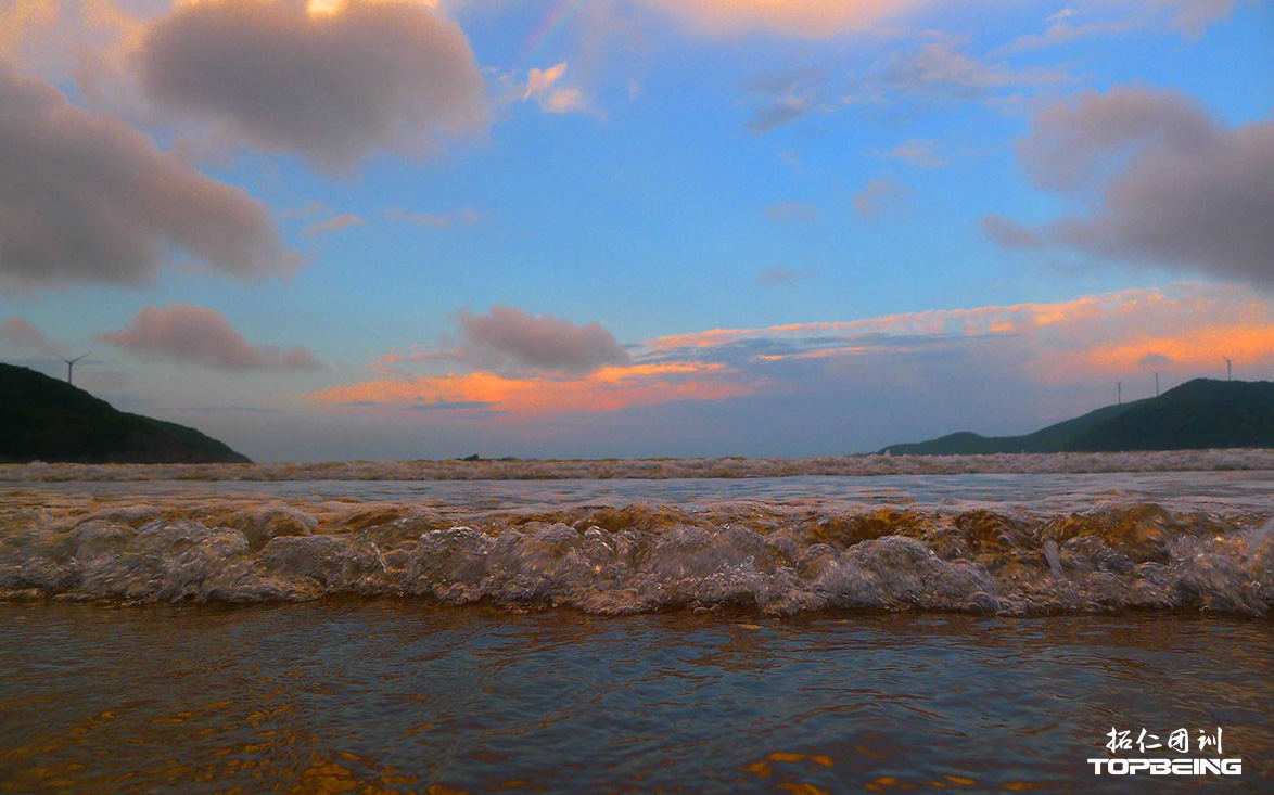 海浪，沙滩