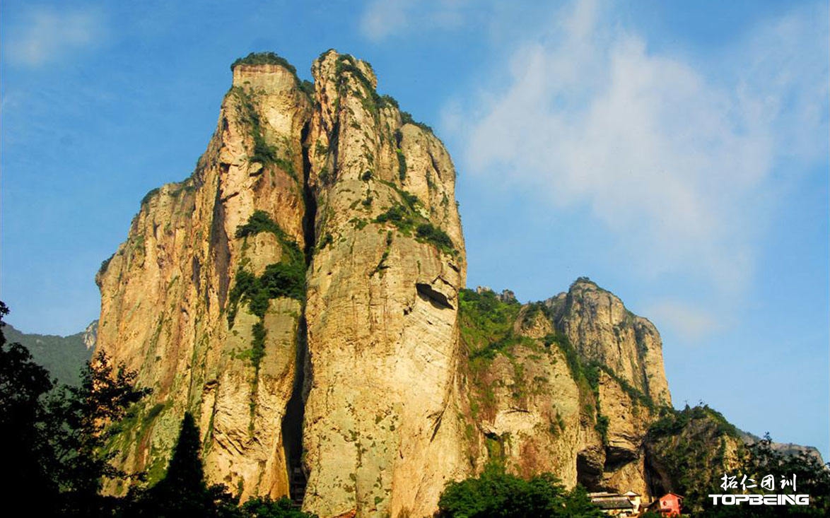 晴朗的天空，风景真是极美的